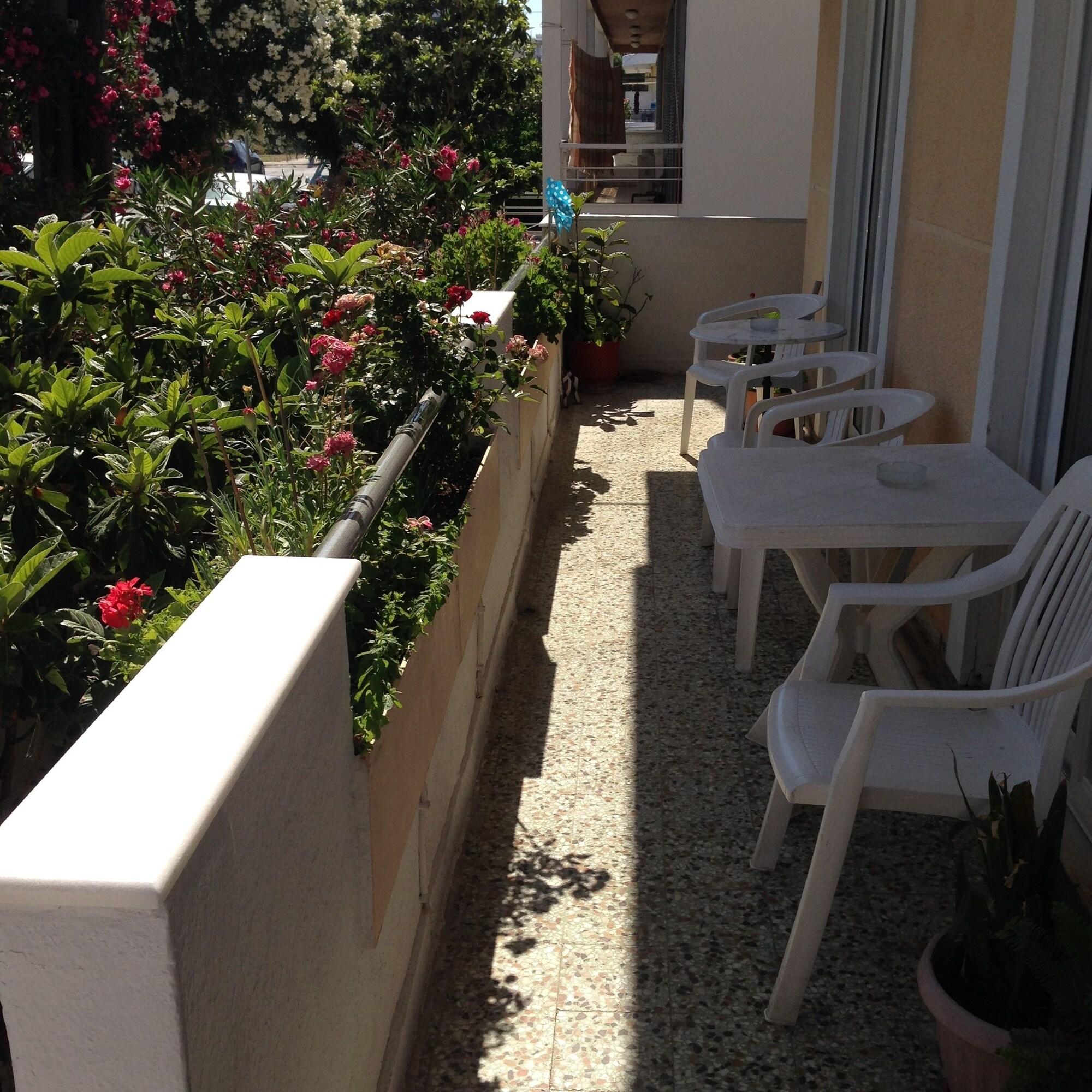 Zefyros Hotel *